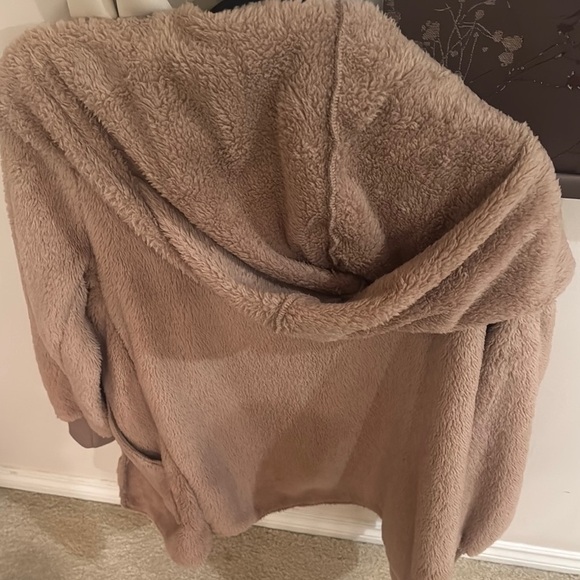 Cozy Tan Teddy Jacket with Open Front and Collar - Picture 4 of 4